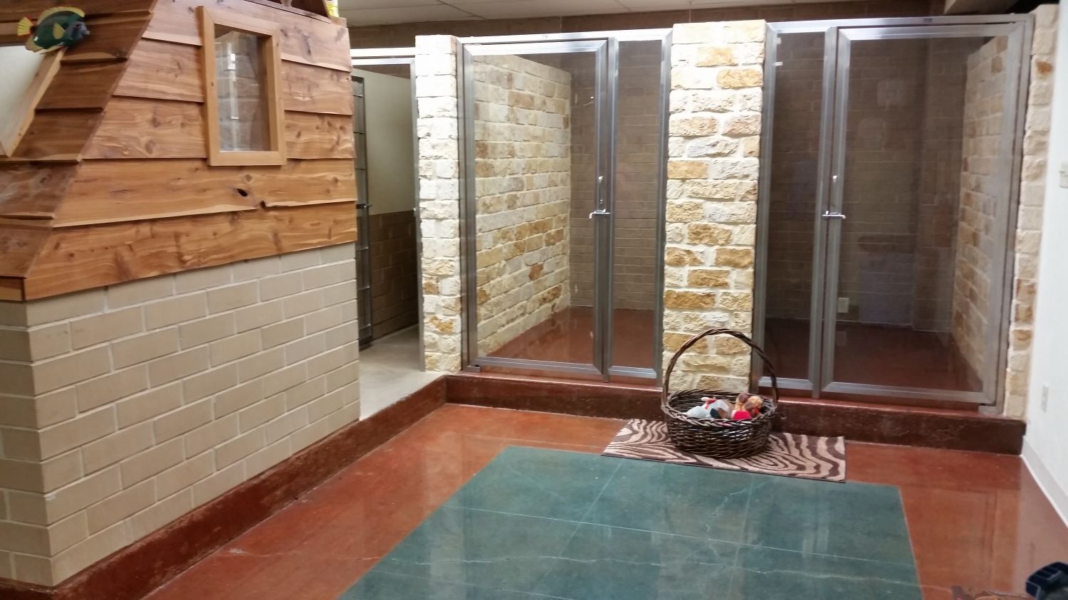 University Animal Clinic - Tyler TX - Boarding facilities 